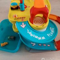 Pista Smoby con piscina e ascensore e macchine 