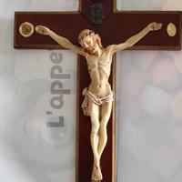 Gesù crocifisso in resina. Vintage. 38x24