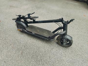Monopattino elettrico NAVEE N65i - come NUOVO