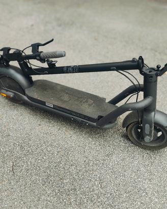 Monopattino elettrico NAVEE N65i - come NUOVO