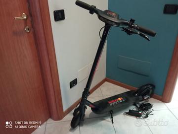Monopattino Elettrico RedBull Racing E-Scooter