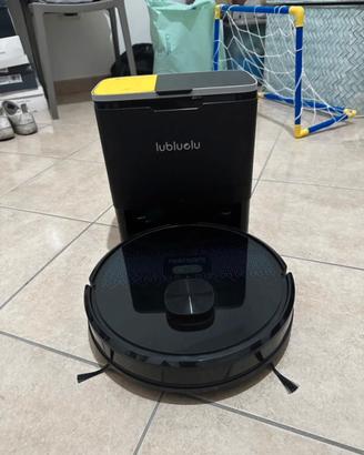 Robot aspirapolvere e lavapavimenti