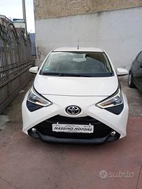 Toyota Aygo Connect 1.0 VVT-i 72 CV 5 porte x-play