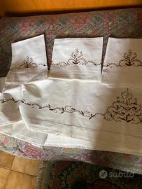 Lenzuola misto lino con ricamo a mano