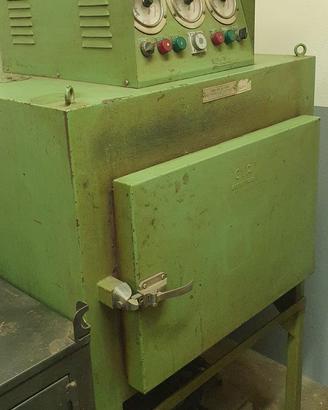 Forno per l'essiccamento dall'umidità degli elett.