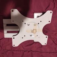 staffa bianca per televisore