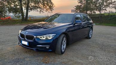 BMW 320d Touring xDrive Individual Head-Up Display