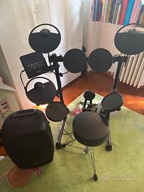 Batteria elettronica YAMAHA+pedali+cassa+sgabello