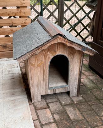 Cuccia da esterno per cane taglia media