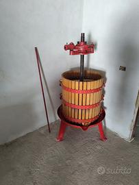 Torchio idraulico per uva