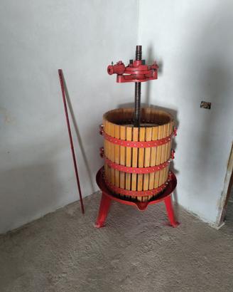 Torchio idraulico per uva
