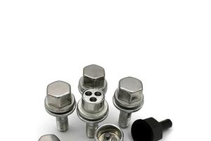 Kit Bulloni Antifurto Ref. ZA Stil Bull 1 Chiave
C