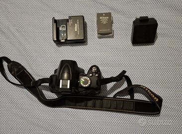 Fotocamera reflex digitale Nikon D3000 con sensore