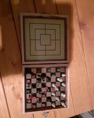 Gioco da tavolo dama e tris da viaggio
