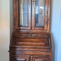 Lotto unico composto da 3 mobili artigianali