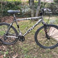 Bicicletta mountain bike uomo