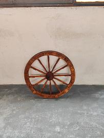 Ruota di carretto artistica scolpita