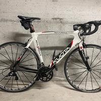 Bicicletta Kuota da corsa in carbonio tagkia 60/61