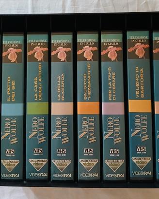 cofanetto con 8 videocassette  di Nero  Wolfe 