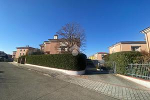 PORZIONE DI BIFAMILIARE A COLLECCHIO