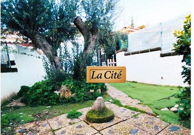 Villino con piscina e posto auto