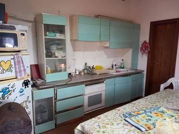 Cucina con doppio lavello e forno elettrico