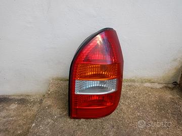 faro posteriore Opel zafira a