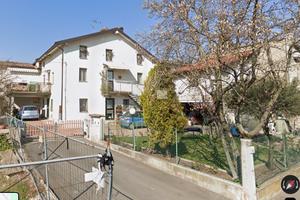 Casa indipendente con 3 unita' immobiliari
