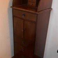 Cassettiera alta in massello di noce