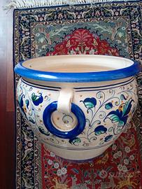 vaso in ceramica con decorazioni 