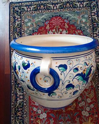 vaso in ceramica con decorazioni 