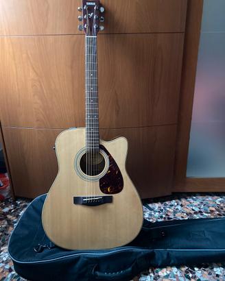 Chitarra acustica yamaha