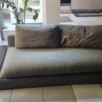 Divano con tavolino laterale 