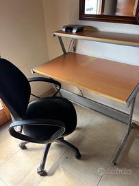 Scrivania con mensola + sedia ergonomica da uffici