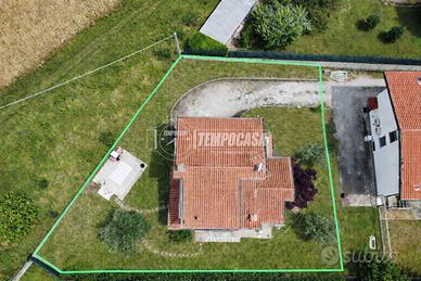 Villa Singola con Giardino, Taverna e Box Doppio a