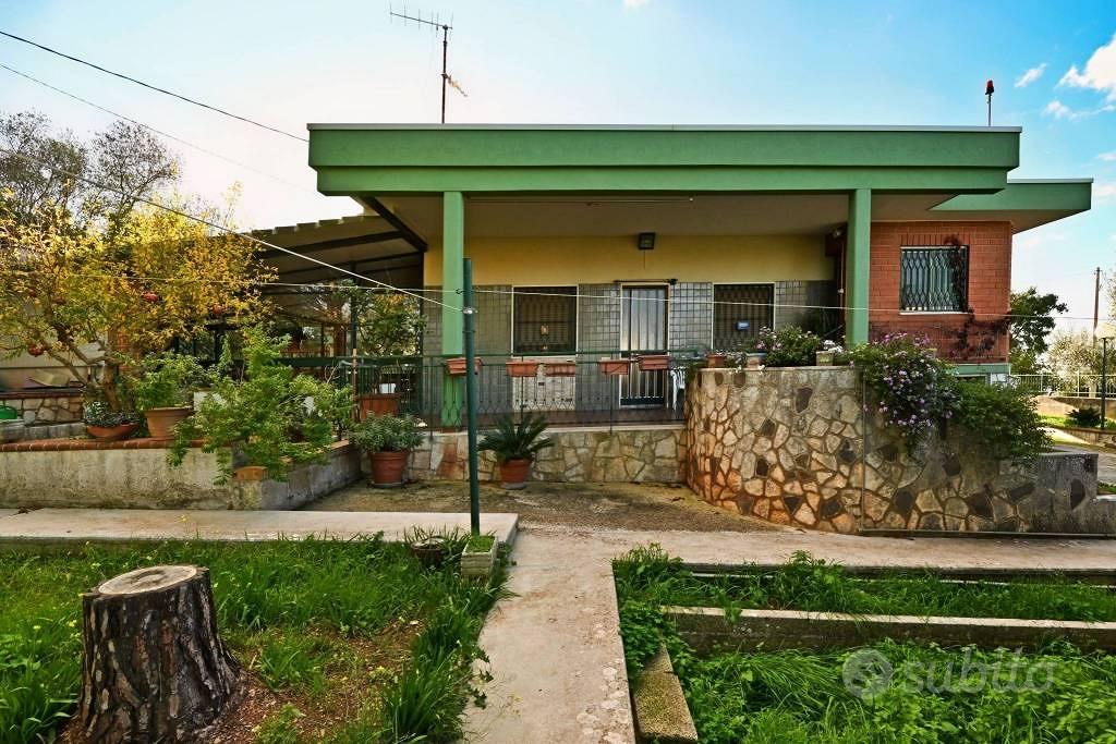 Villa di 140 m² con 5 locali a Putignano - View 3