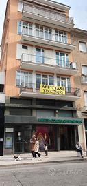Unico locale commerciale al primo piano di Latina