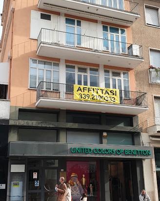 Unico locale commerciale al primo piano di Latina