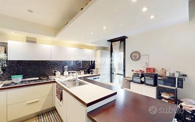 SPLENDIDO ATTICO SU DUE LIVELLI COMPLETAMENTE RIST