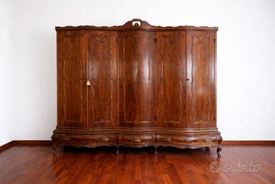 Armadio veneziano intagliato massello