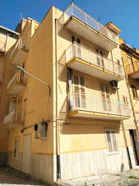 Stabile su tre livelli ,Licata AG