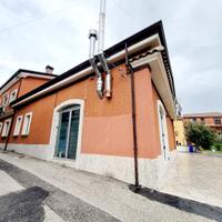 Locale commerciale con forno e canna fumaria