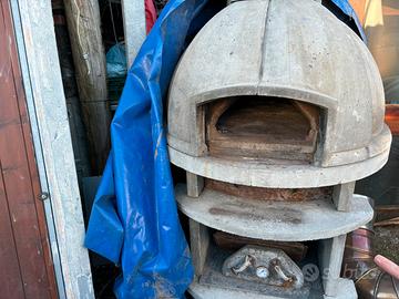 Forno a legna prefabbricato con mattoni regrattari