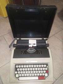 Macchina da scrivere Olivetti 