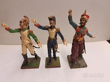3 statuine di soldati in resina dipinti a mano