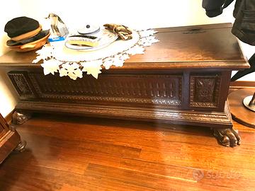 Cassa panca in legno con zampe di leone