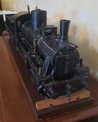 Riproduzione artigianale locomotore a vapore 320