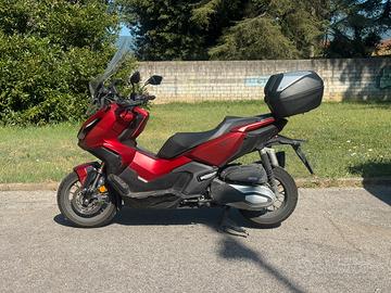 Honda ADV 350 incidentato marciante