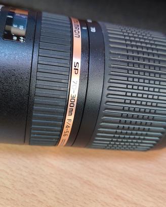 Tamron SP 70-300 f4-5.6 attacco Nikon 