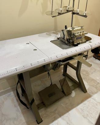 Macchina da Cucire Industriale taglia e cuci